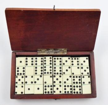 218. DOMINOES IN WOODEN CASE 218. DOMINOES IN WOODEN CASE